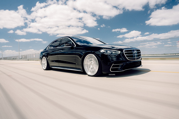 Фото дисков Strasse Wheels SV10M-RS Deep Concave FS Глянцевый лак на Mercedes-Benz S-Class (W223)