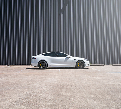 Фото дисков Vossen HF-1 на Tesla Model S
