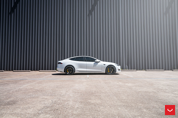 Фото дисков Vossen HF-1 Черный глянец на Tesla Model S