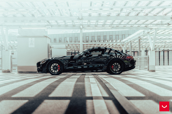 Фото дисков Vossen M-X2 Черный глянец на Mercedes-Benz AMG GT I