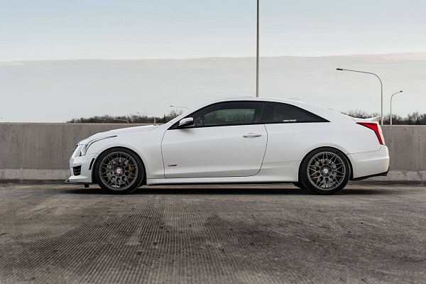 Фото дисков HRE 300M Сатиновый графит на Cadillac ATS