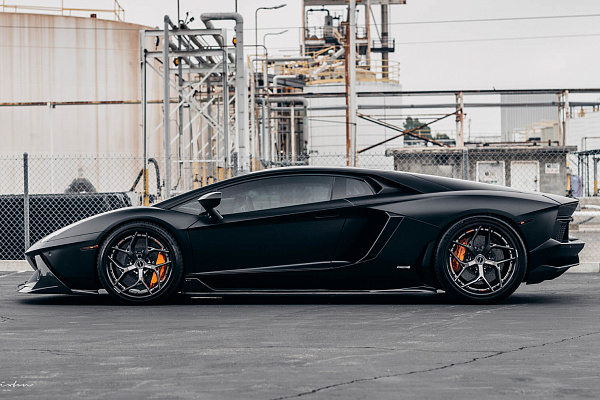 Фото дисков Brixton Forged PF5 Глянцевый темный лак на Lamborghini Aventador