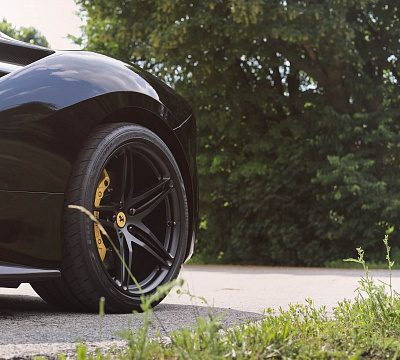 Фото дисков HRE P107 на Ferrari 488