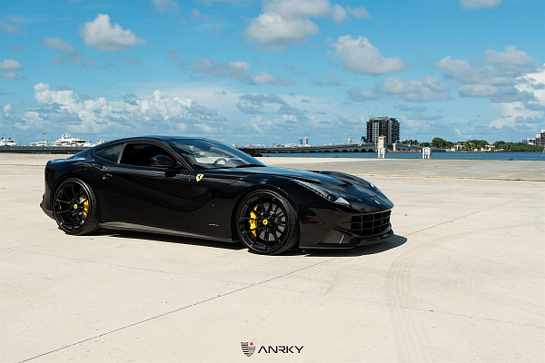 Фото дисков Anrky AN12 Черный глянец на Ferrari F12