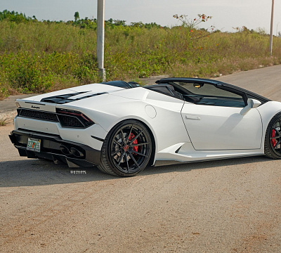 Фото дисков Strasse Wheels SV10 Deep Concave Duoblock на Lamborghini Huracan