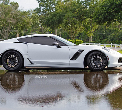 Фото дисков Strasse Wheels SM5R Deep Concave FS на Chevrolet Corvette C7