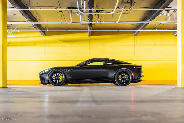 Фото дисков Brixton Forged PF8 Черный сатин на Aston Martin DBS 3