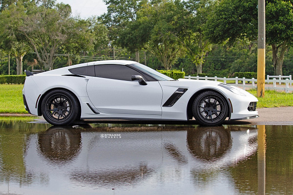 Фото дисков Strasse Wheels SM5R Deep Concave FS Другой цвет на Chevrolet Corvette C7