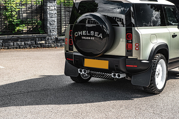 Фото дисков Kahn British Heritage RS Белый глянец на Land Rover Defender II