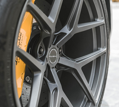 Фото дисков Brixton Forged PF7 на Lamborghini Urus
