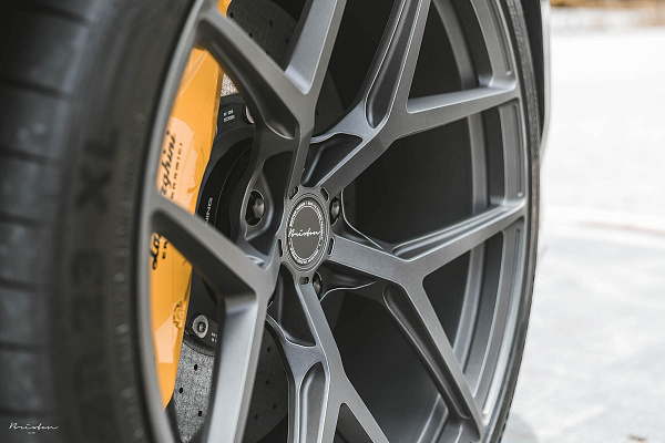 Фото дисков Brixton Forged PF7 Сатиновый темный лак на Lamborghini Urus