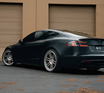 Фото дисков HRE 312 GTS на Tesla Model S