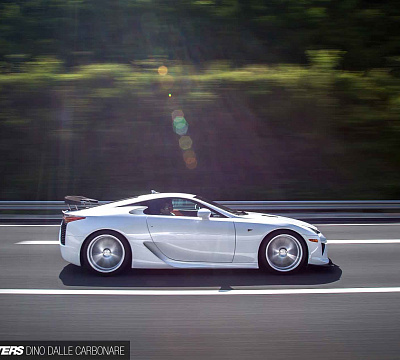 Фото дисков Vossen VFS-2 на Lexus LFA