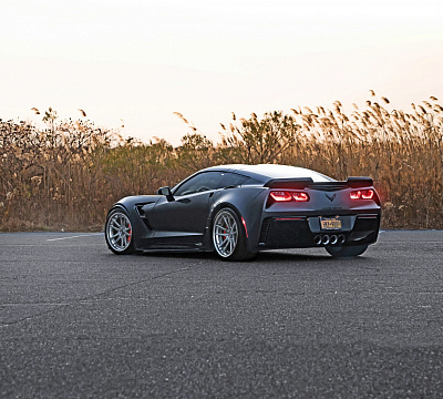 Фото дисков Strasse Wheels SV1 Deep Concave FS на Chevrolet Corvette C7