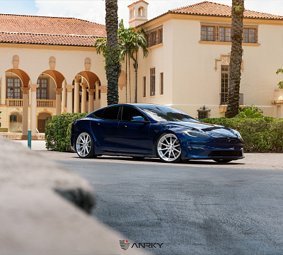 Фото дисков Anrky AN28 на Tesla Model S