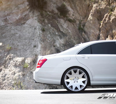 Фото дисков MRR HR3 на Mercedes-Benz S-Class (W221)