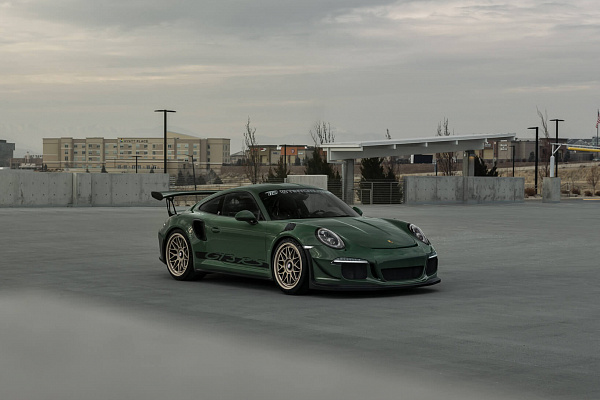 Фото дисков HRE 300 GTS Сатиновая шампань на Porsche 911 VIII