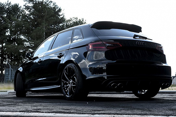 Фото дисков Bola FLR Черный глянец на Audi A/S/RS 3 (8V)