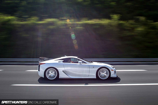 Фото дисков Vossen VFS-2 Серебро на Lexus LFA