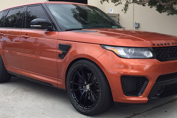 Фото дисков HRE P104 Черный глянец на Land Rover Range Rover Sport II