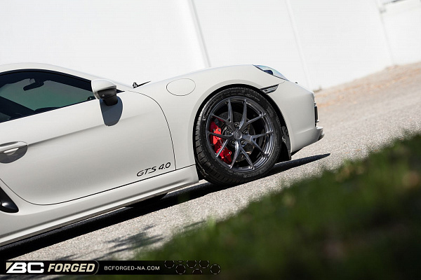 Фото дисков BC Forged RZ25 Глянцевый графит на Porsche Cayman II