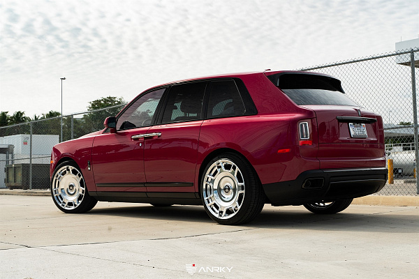 Фото дисков Anrky RF-177 Полированный лак на Rolls-Royce Cullinan