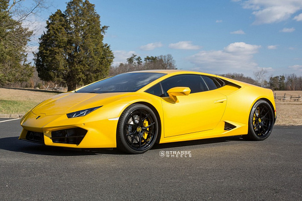Фото дисков Strasse Wheels SM5R Deep Concave FS Черный глянец на Lamborghini Huracan