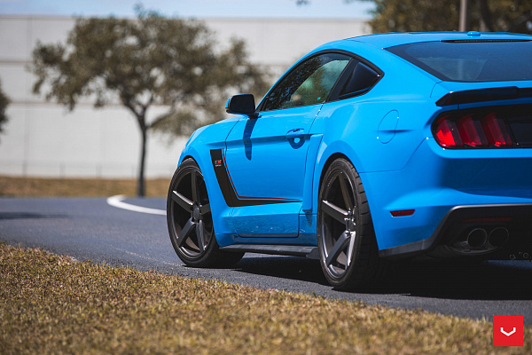 Фото дисков Vossen CV3 Глянцевый графит на Ford Mustang VI