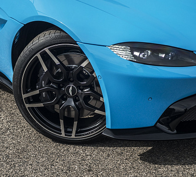 Kahn Superleggera