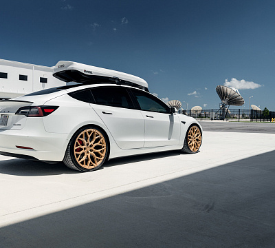 Фото дисков Vossen HF-2 на Tesla Model 3