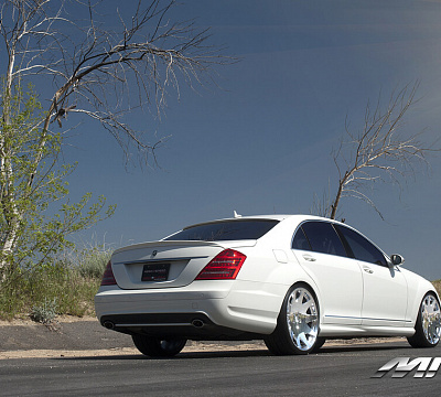 Фото дисков MRR HR3 на Mercedes-Benz S-Class (W221)