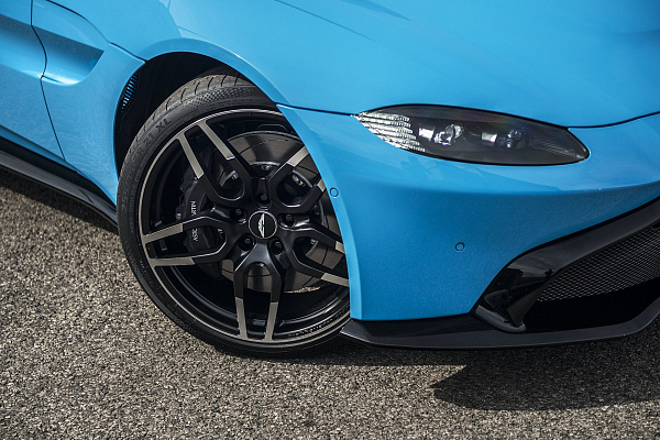 Фото дисков Kahn Superleggera Алмазная проточка на Aston Martin Vantage 4