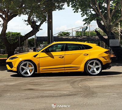 Фото дисков Anrky RS5.3 на Lamborghini Urus
