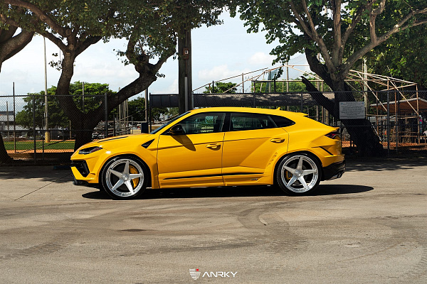 Фото дисков Anrky RS5.3 Глянцевый лак на Lamborghini Urus