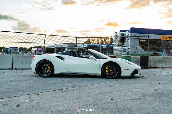 Фото дисков Anrky AN12 Черный глянец на Ferrari 488