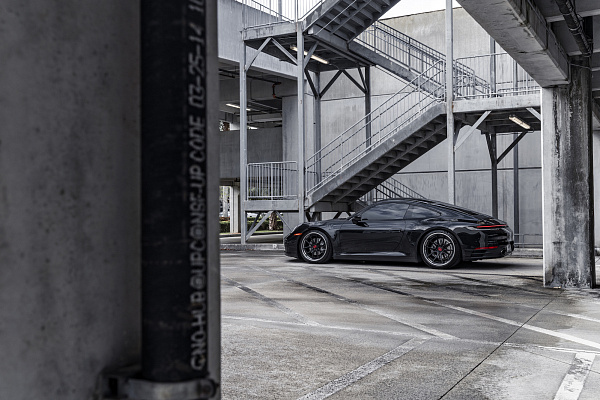 Фото дисков Strasse Wheels SV5 Deep Concave FS Черный сатин на Porsche 911 VIII