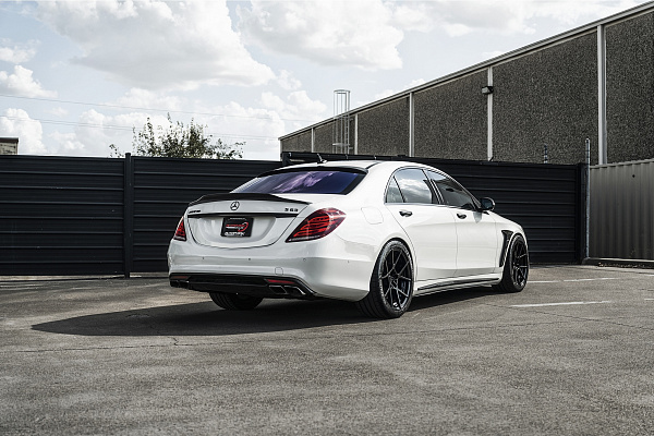Фото дисков Rotiform KPS Черный глянец на Mercedes-Benz S-Class (W222, C217)