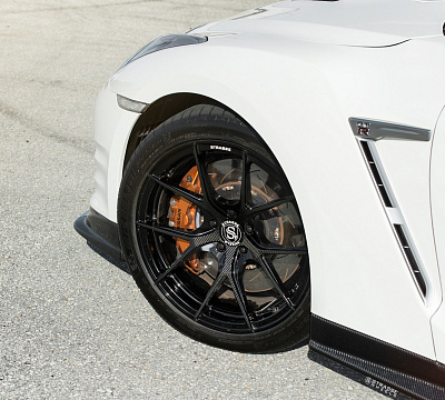 Фото дисков Strasse Wheels SM5R Deep Concave Monoblock на Nissan GT-R