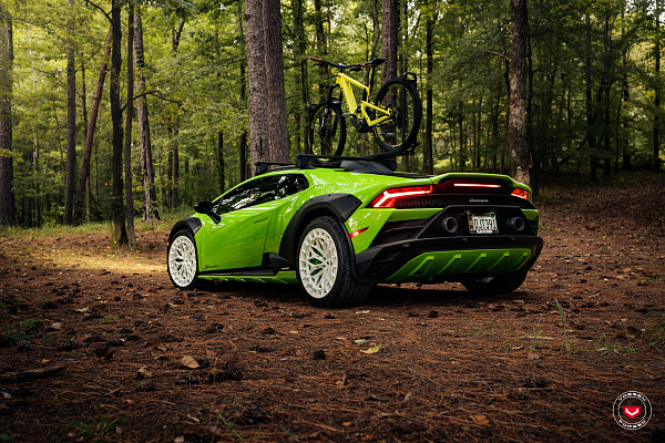 Фото дисков Vossen LC3-02 Белый глянец на Lamborghini Huracan