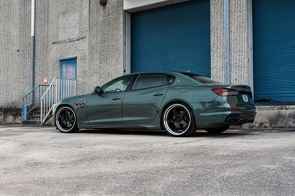 Фото дисков AL13 C005R Черный глянец на Maserati Quattroporte VI