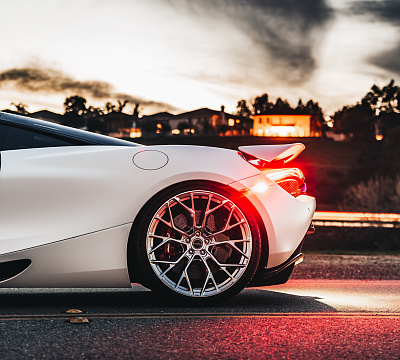 Фото дисков Brixton Forged PF10 на McLaren 720S