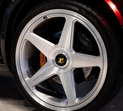 Фото дисков Giovanna Cinque на Ferrari Purosangue