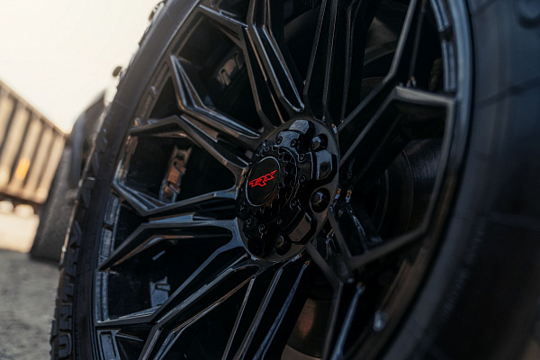 Фото дисков 4PLAY 4P83 Черный глянец на Ram 1500 V