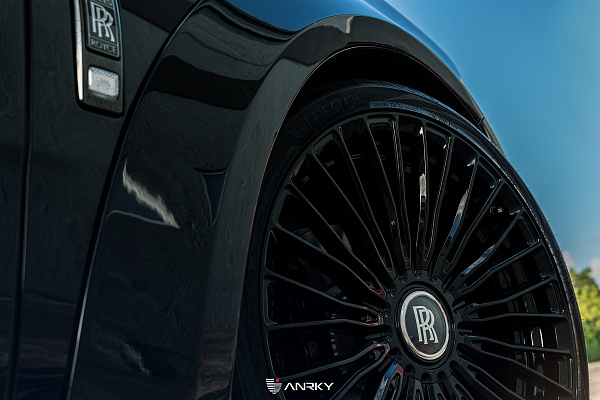 Фото дисков Anrky RF-230 Черный глянец на Rolls-Royce Cullinan