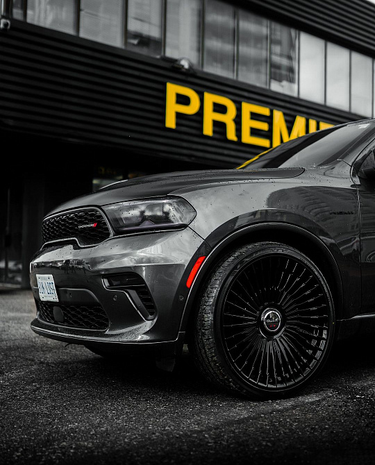 Фото дисков Tulum Черный глянец на Dodge Durango III