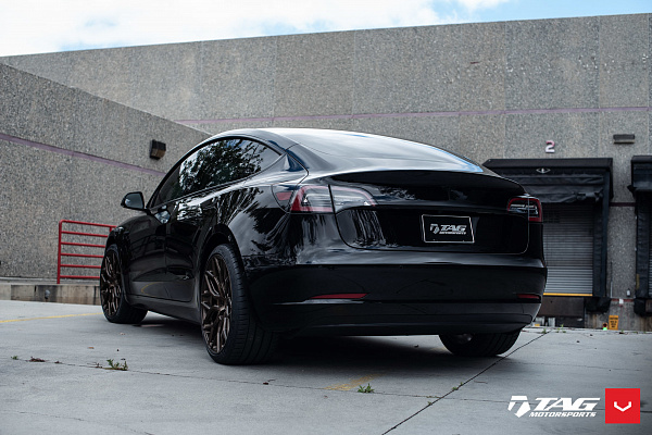 Фото дисков Vossen HF-2 Сатиновая темная бронза на Tesla Model 3