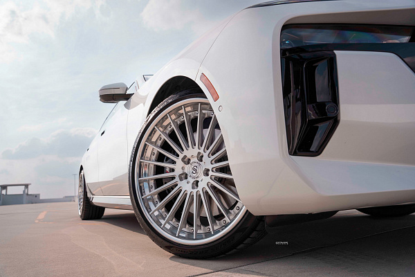 Фото дисков Strasse Wheels SV20 Deep Concave FS Глянцевый лак на BMW 7 (G70)