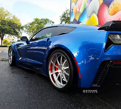 Фото дисков Strasse Wheels R10 Signature на Chevrolet Corvette C7