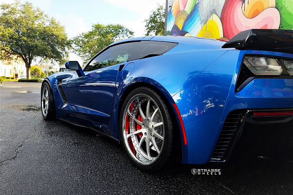 Фото дисков Strasse Wheels R10 Signature Глянцевый лак на Chevrolet Corvette C7