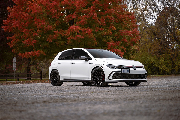 Фото дисков Rotiform BLQ Черный сатин на Volkswagen Golf VIII